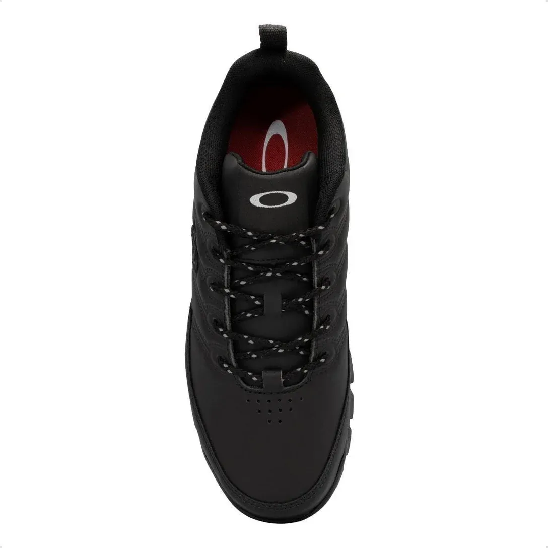 Vista superior do tênis Oakley Bridge mostrando palmilha e cadarços